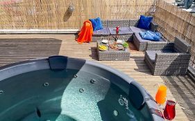 Skyhouse Riga Lux Penthouse & Spa
